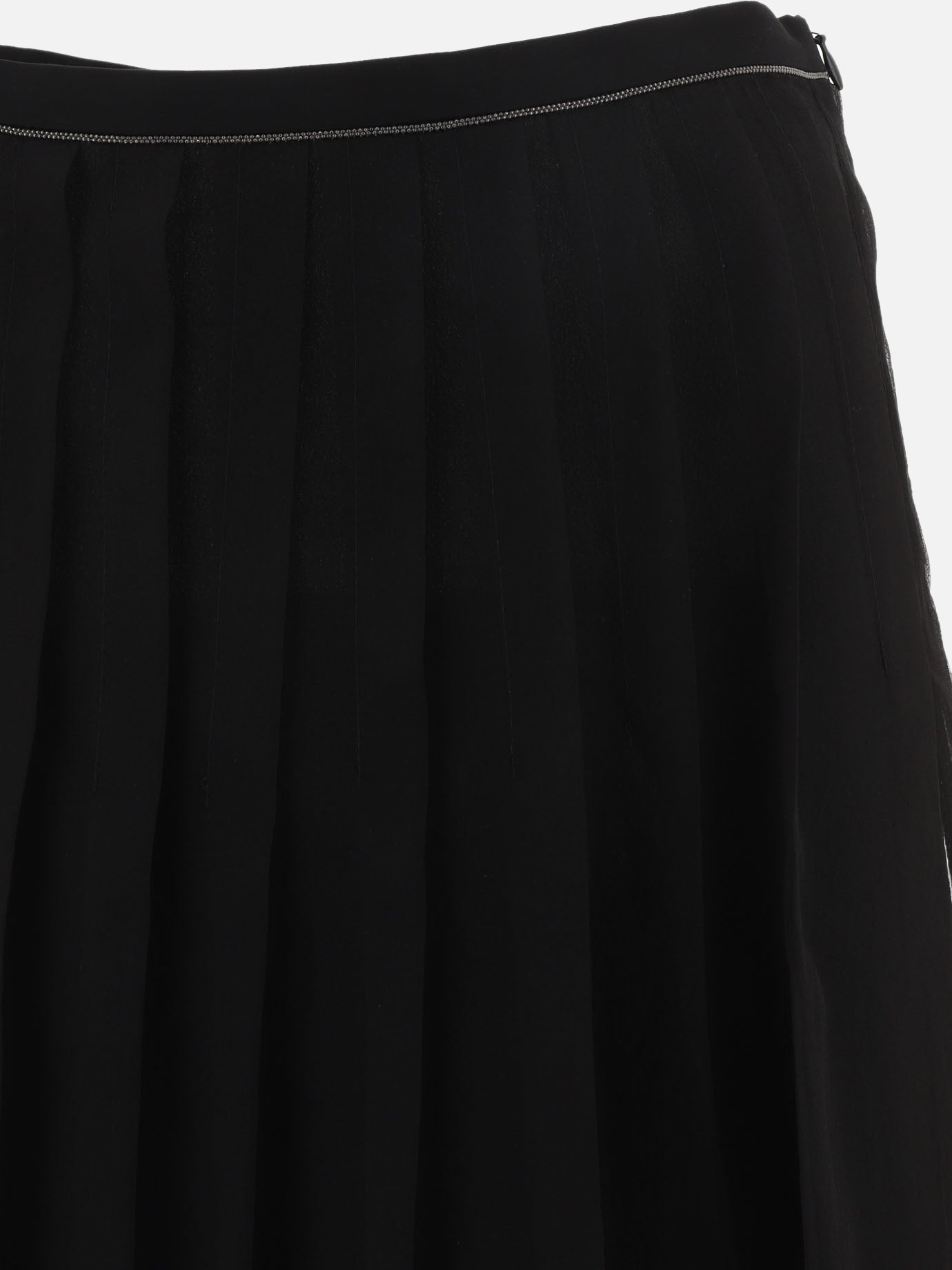 Pleated skirt with shiny waistband