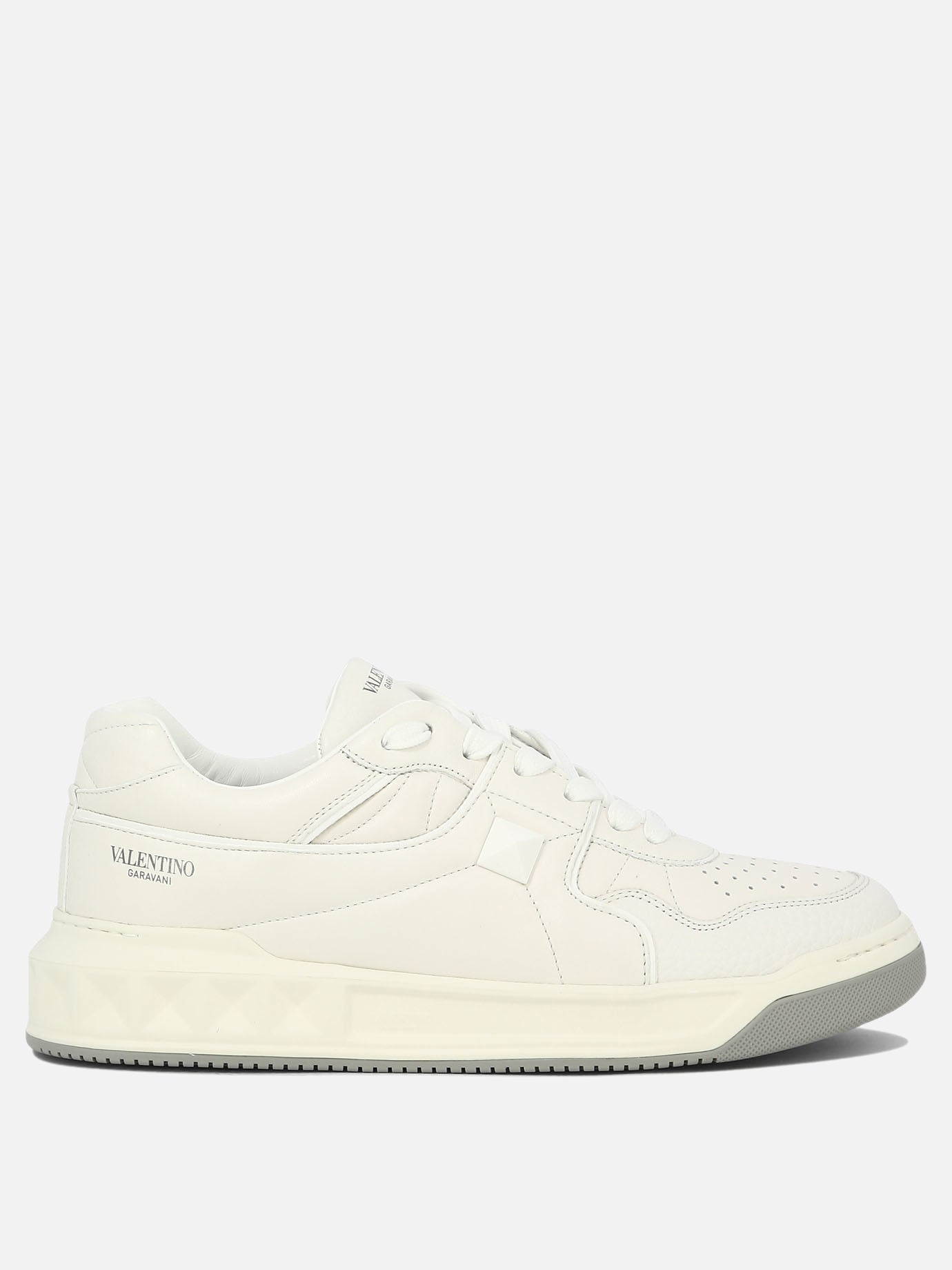 Low top sneakers 100% leather - 100% rubber  White - Valentino Garavani Men | PDP | VIETTI Online Store | thumbnail