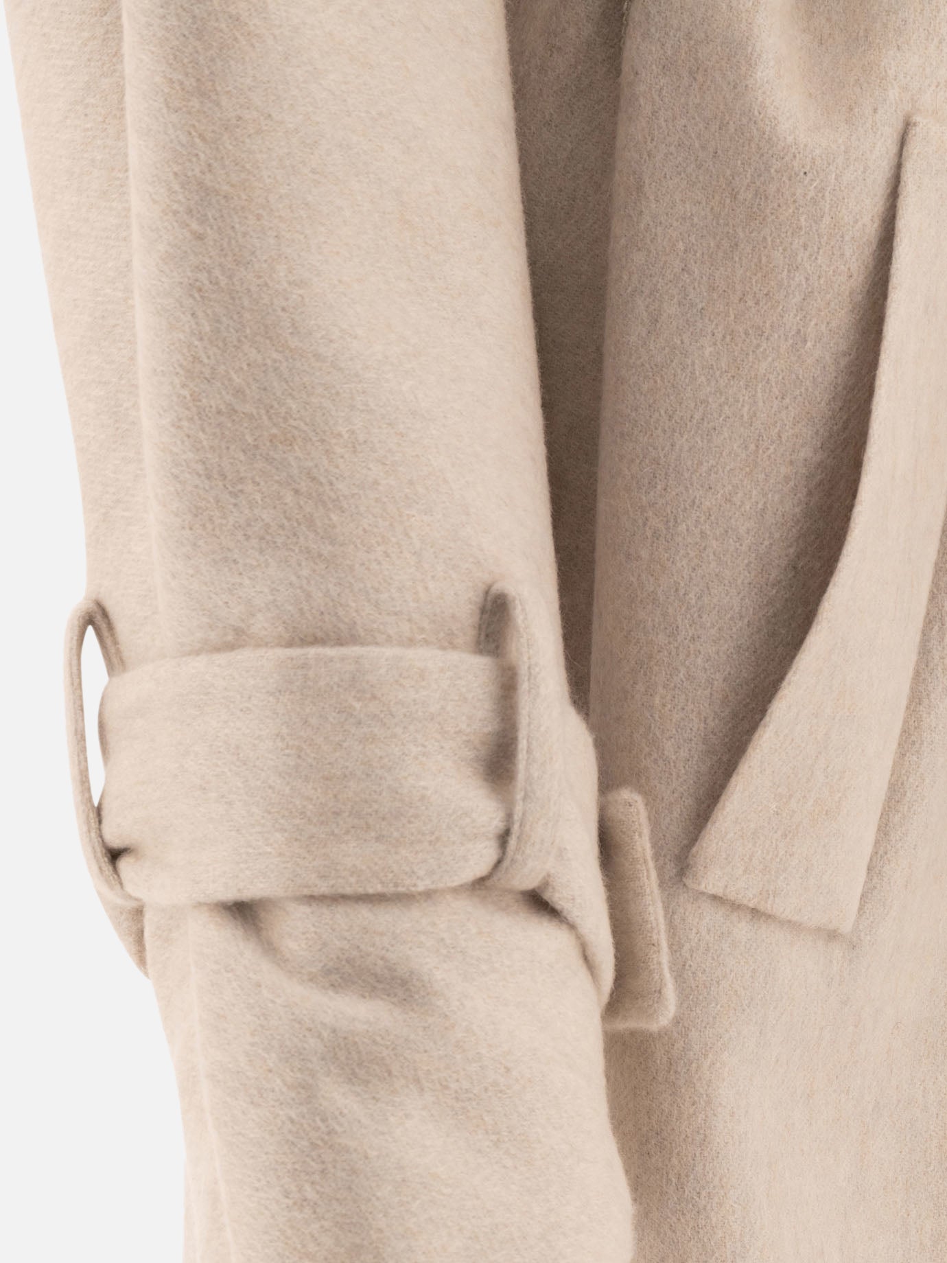 Cappotto lavorazione double in beaver di cashmere con monile