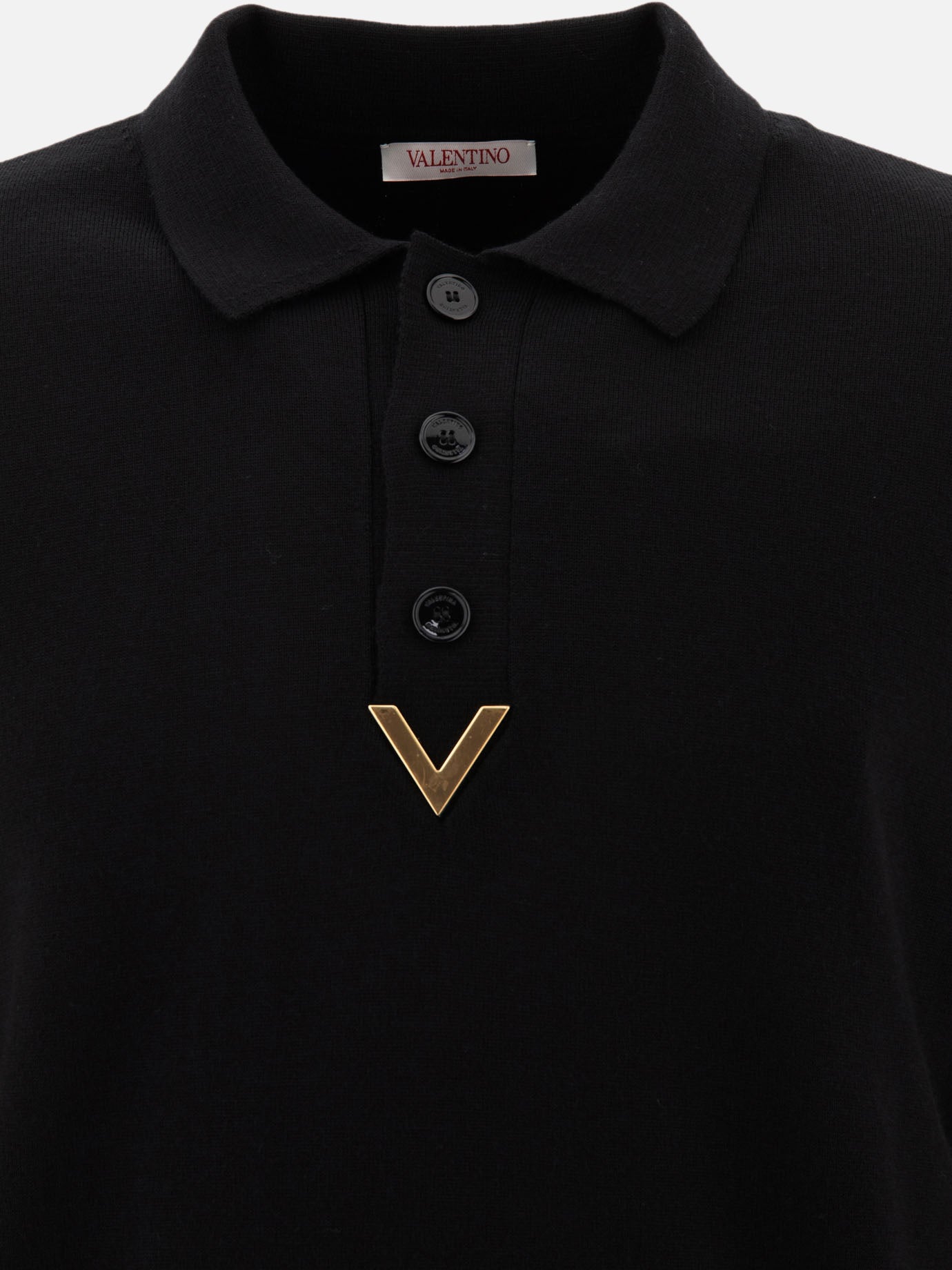 Polo con V Detail