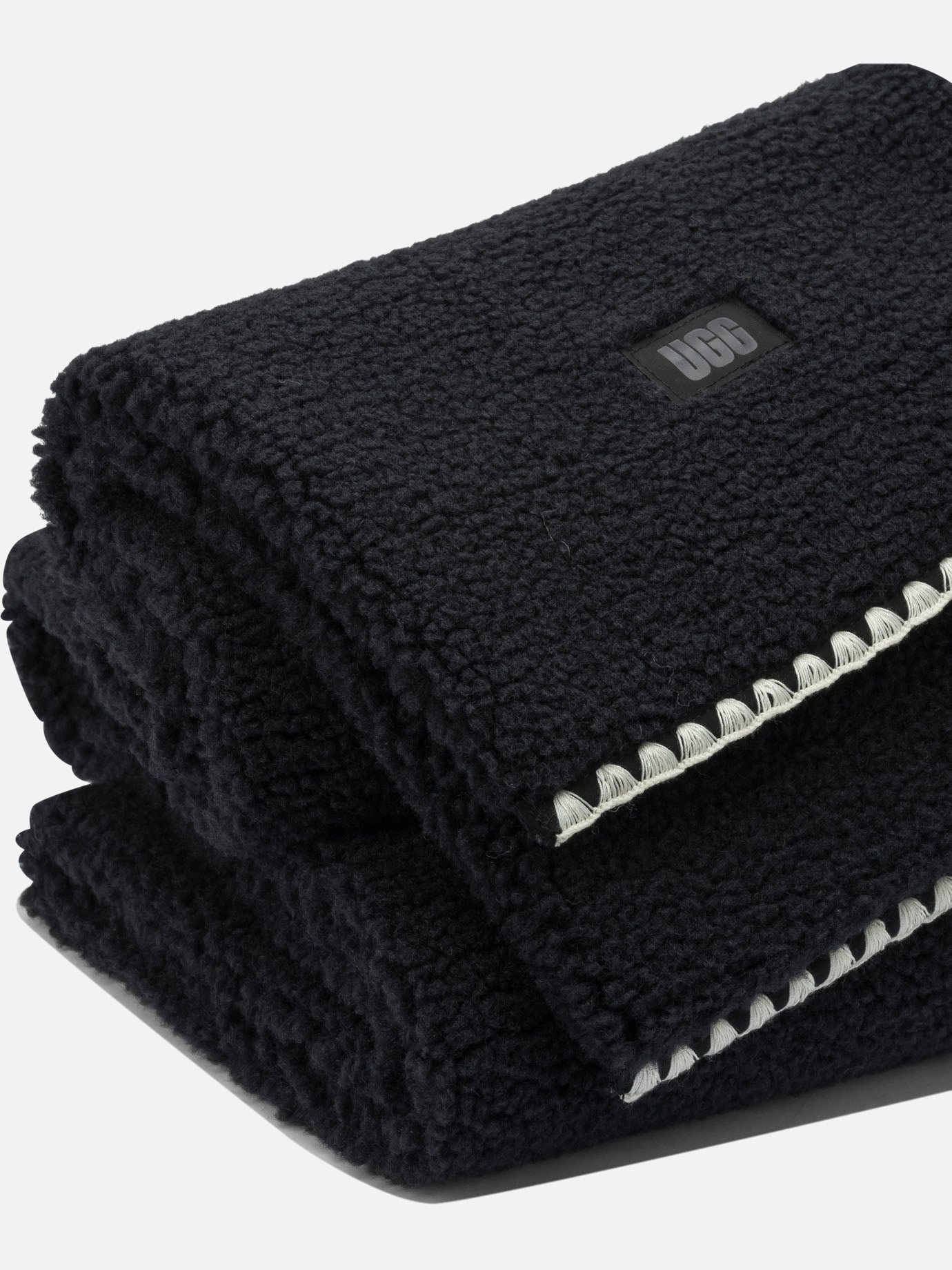 Classic scarves 100% polyester  Black - Ugg Women | PDP | VIETTI Online Store | Zoom-Modal_2
